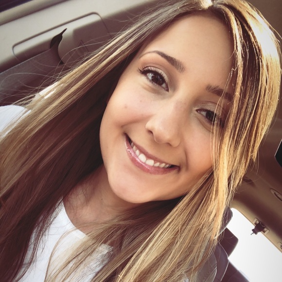 Meet your Posher, Jaclynn - Picture 1 of 1